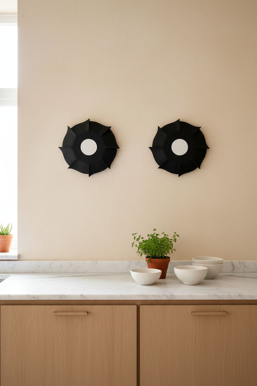 Dos apliques de pared RUMIO negros en la cocina - Iberic Deco