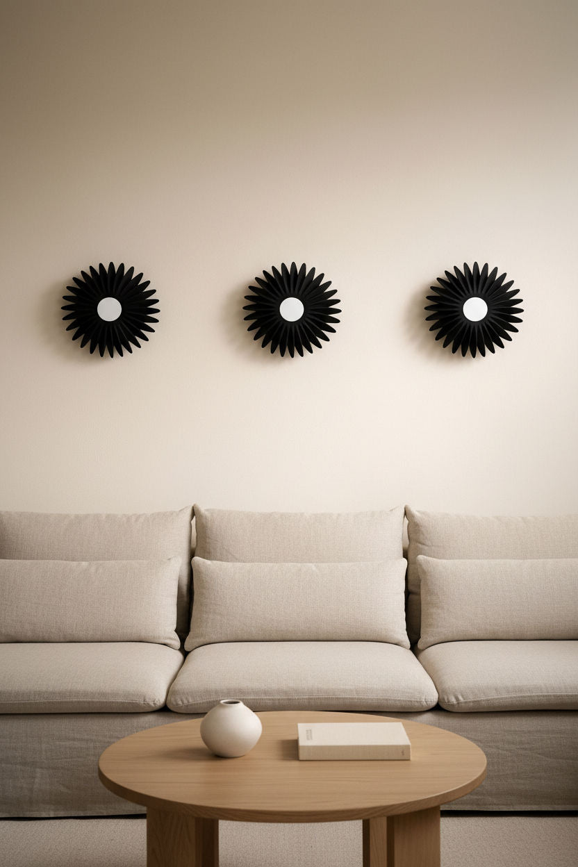Tres apliques de pared VETREL negros en el salón - Iberic Deco